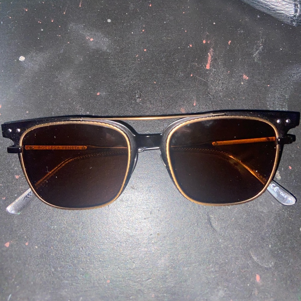 BOTTEGA VÉNETA sunglasses